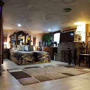 Exotic Large Basement Studio Montréal